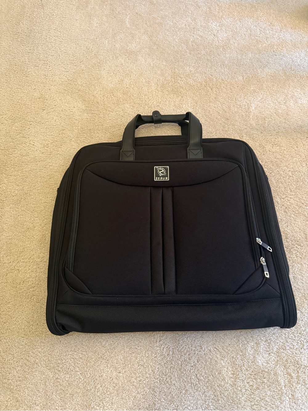 Preowned Zegur Garment Carry on Bag 22” x 22”